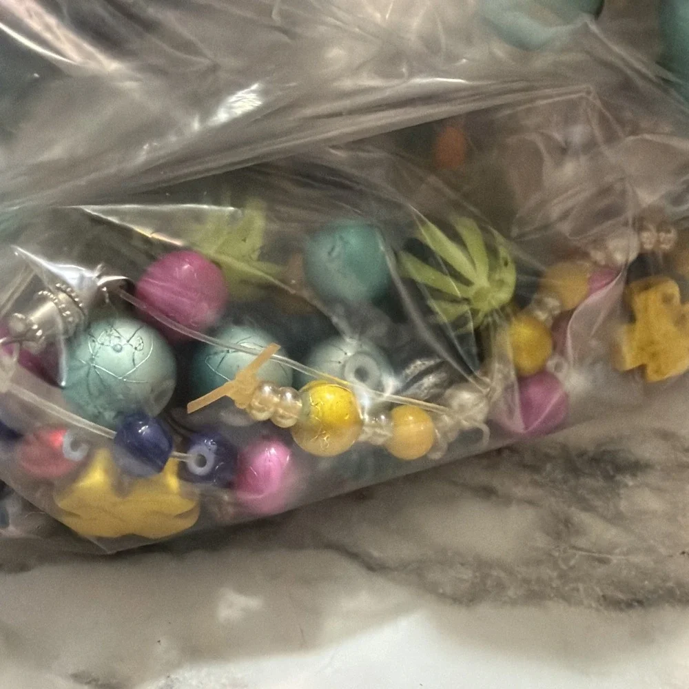 1LB BEADS AND BEAD MAKING MATERIALS (3025)